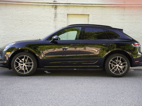 Used 2024 Porsche Macan AWD/4WD image 4
