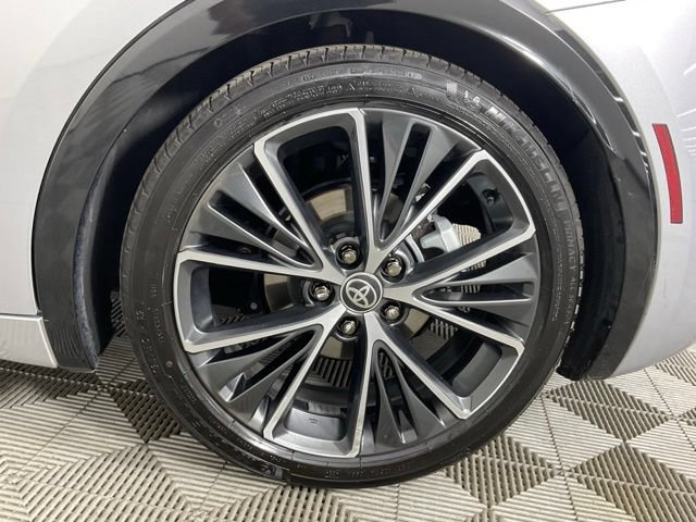 Used 2025 Toyota Prius XLE FWD image 9