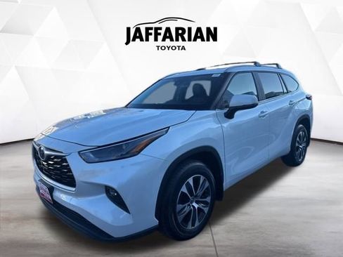 Certified 2023 Toyota Highlander XLE image 10