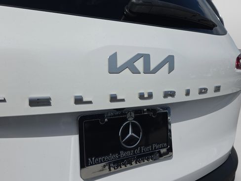 Used 2022 Kia Telluride SX w/ Towing Package FWD image 36