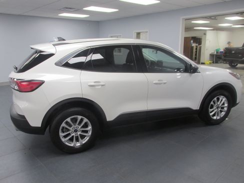 Used 2022 Ford Escape SE w/ Cold Weather Package AWD/4WD image 4