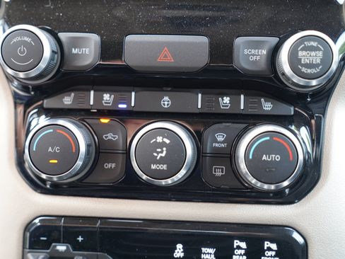 Used 2019 RAM 1500 Laramie AWD/4WD image 30