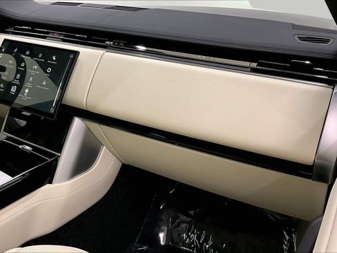 Used 2025 Land Rover Range Rover SE AWD/4WD image 19
