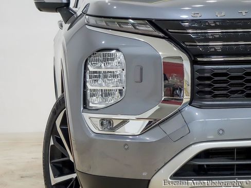 Used 2023 Mitsubishi Outlander SE AWD/4WD image 6