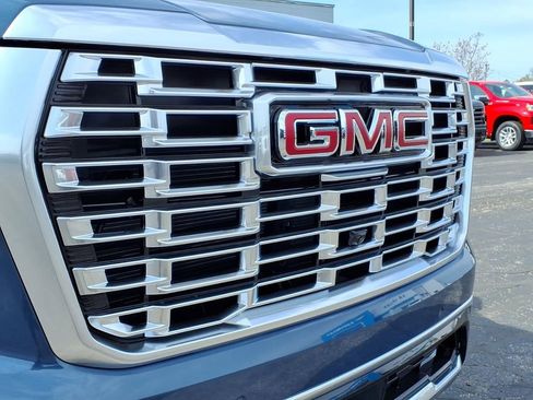 New 2026 GMC Yukon Denali w/ Denali Reserve Package AWD/4WD image 11
