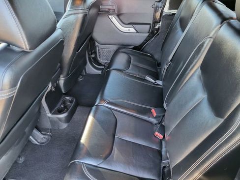 Used 2016 Jeep Wrangler Unlimited Sahara w/ Connectivity Group image 18