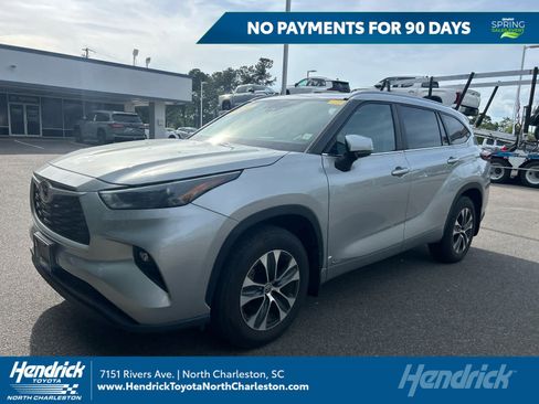 Used 2025 Toyota Highlander XLE image 1