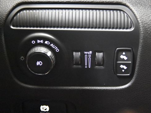 Used 2023 Jeep Wagoneer L Series III RWD image 25