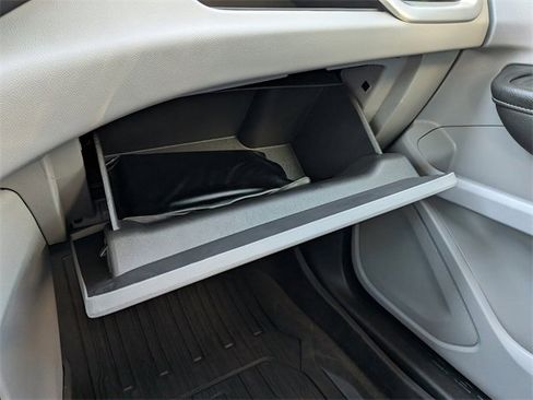 Used 2024 GMC Terrain SLT image 27