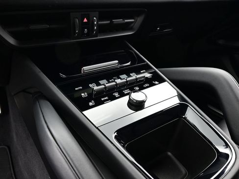 New 2025 Porsche Cayenne S AWD/4WD image 10