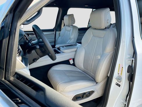 Certified 2025 Jeep Wagoneer L 4WD w/ HD Trailer Tow Package image 22