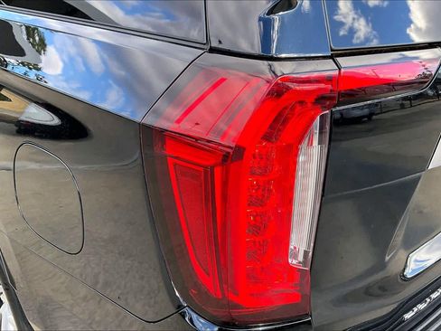 Used 2022 GMC Yukon XL Denali image 28