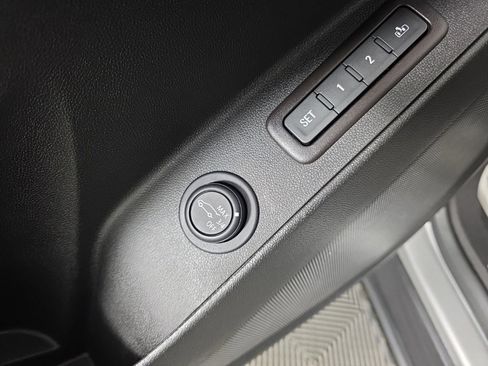 Used 2021 Chevrolet Equinox Premier image 13