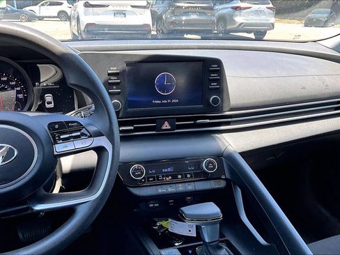Used 2023 Hyundai Elantra SEL FWD image 6