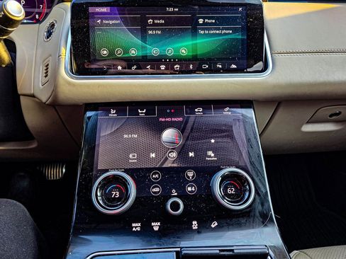 Used 2018 Land Rover Range Rover Velar R-Dynamic SE image 14