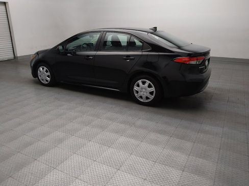 Used 2020 Toyota Corolla LE FWD image 3