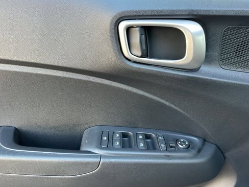 Used 2026 Hyundai Venue SE FWD image 10