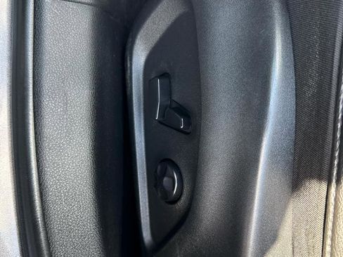 Used 2019 Jeep Compass Latitude w/ Popular Equipment Group AWD/4WD image 11