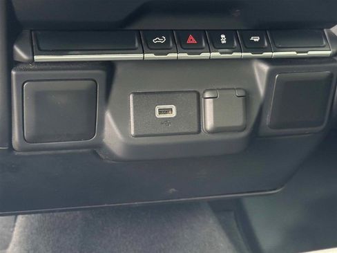 Used 2020 Chevrolet Silverado 1500 Custom w/ Custom Value Package RWD image 17