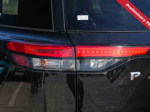 Used 2022 Nissan Pathfinder SV FWD image 9