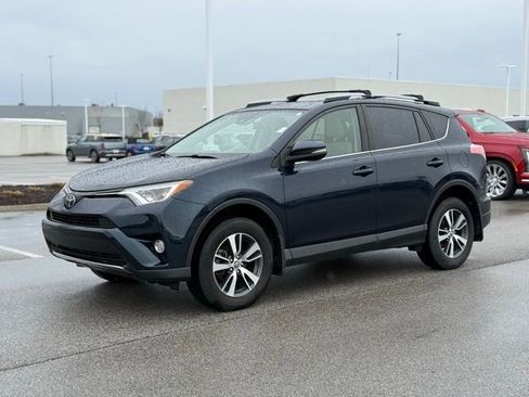 Used 2018 Toyota RAV4 XLE image 1