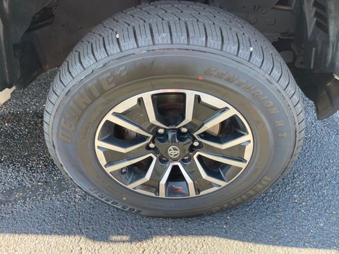Used 2020 Toyota Tacoma TRD Sport w/ Technology Package AWD/4WD image 22
