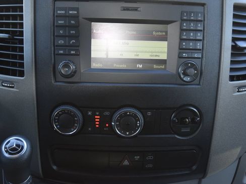 Used 2017 Mercedes-Benz Sprinter 2500 image 38