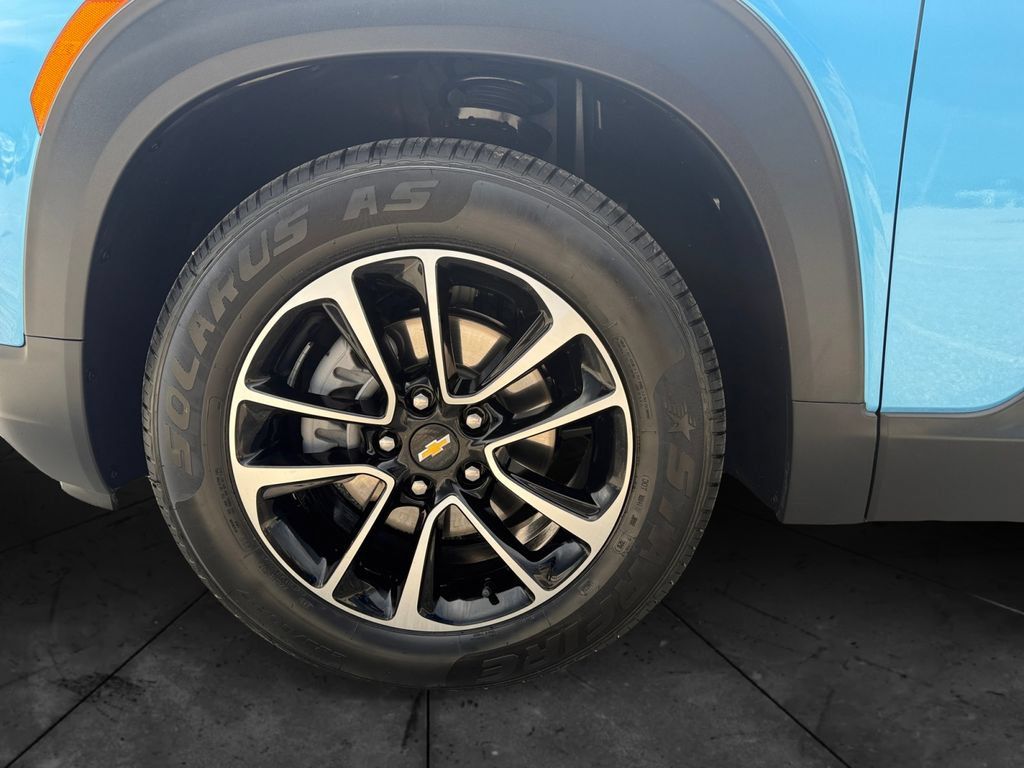 Used 2025 Chevrolet TrailBlazer LT FWD image 14