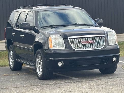 Used 2011 GMC Yukon SLT w/ SLT-2 Equipment Package image 3