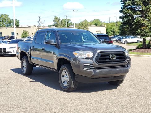 Used 2022 Toyota Tacoma SR AWD/4WD image 7