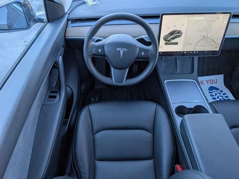 Used 2021 Tesla Model Y Long Range image 18