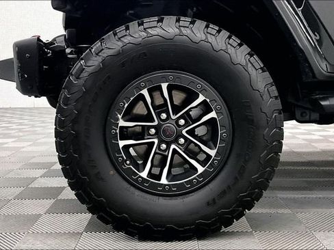 Used 2024 Jeep Wrangler Unlimited Rubicon AWD/4WD image 9