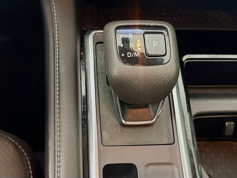 Used 2024 Nissan Pathfinder SL FWD image 25