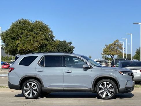 Certified 2024 Honda Pilot Touring image 3