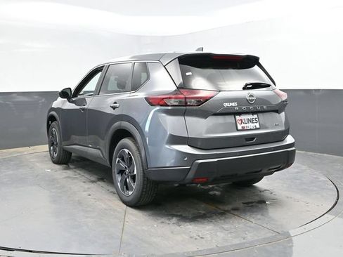 Used 2025 Nissan Rogue SV AWD/4WD image 12