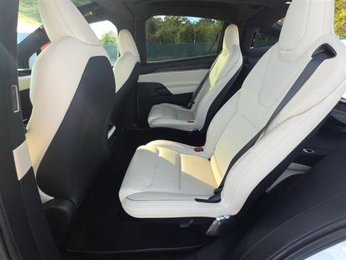 Used 2022 Tesla Model X Plaid image 4