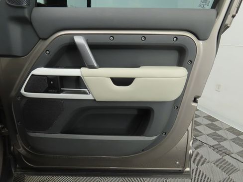 Used 2023 Land Rover Defender 110 X-Dynamic SE image 25