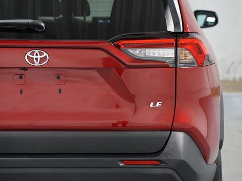 Used 2020 Toyota RAV4 LE image 10