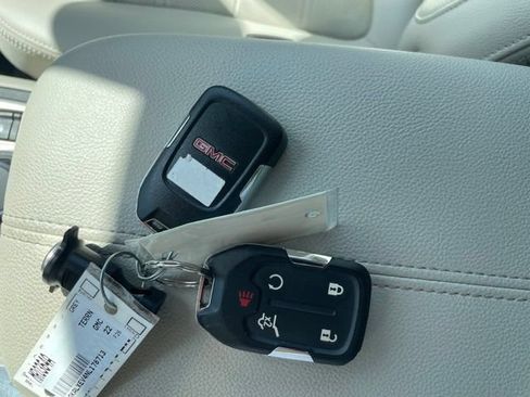 Used 2022 GMC Terrain Denali w/ Denali Premium Package AWD/4WD image 38