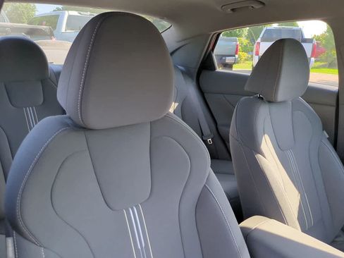 Used 2022 Hyundai Elantra Blue FWD image 7