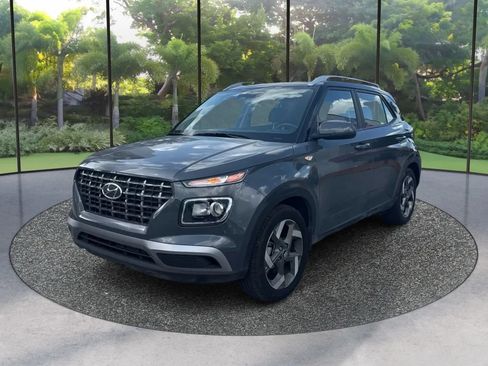 Used 2025 Hyundai Venue SEL FWD image 1