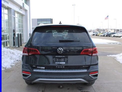 Used 2024 Volkswagen Taos SE image 7