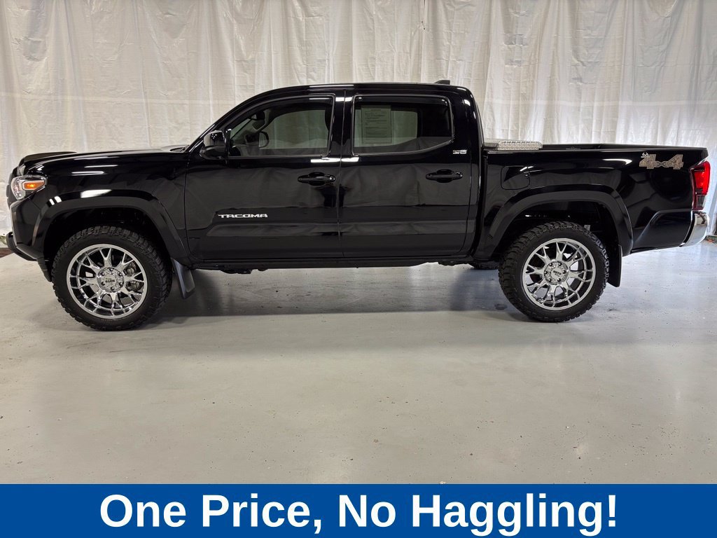 Used 2022 Toyota Tacoma SR5 AWD/4WD image 4