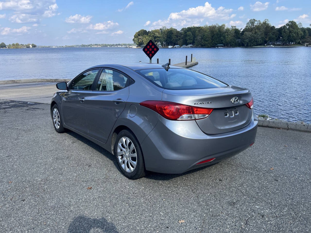 Used 2013 Hyundai Elantra GLS FWD image 5