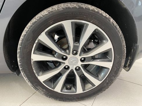 Used 2018 Hyundai Elantra GT image 13