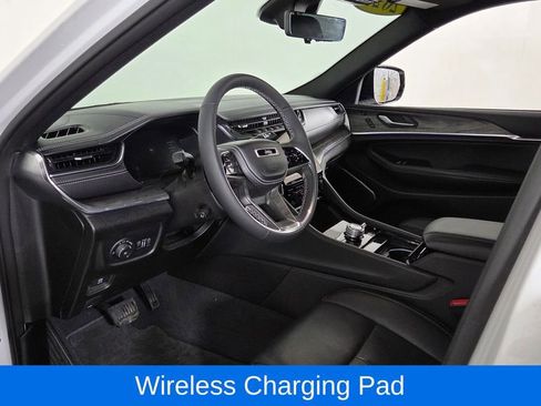 Used 2023 Jeep Grand Cherokee Overland w/ Luxury Tech Group IV image 14