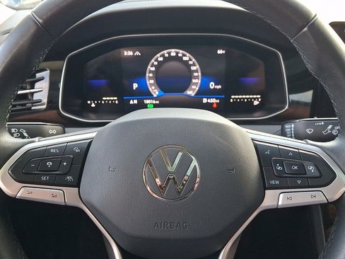 Used 2025 Volkswagen Jetta SE FWD image 19