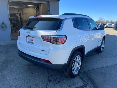 Used 2023 Jeep Compass Latitude image 7