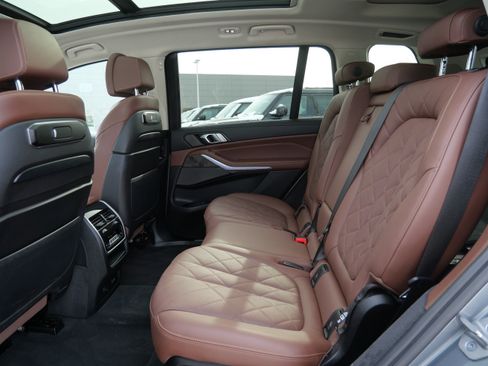 Used 2023 BMW X7 xDrive40i w/ Premium Package image 15