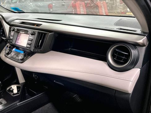 Used 2017 Toyota RAV4 XLE AWD/4WD image 18